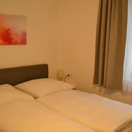 酒店 Platia - *