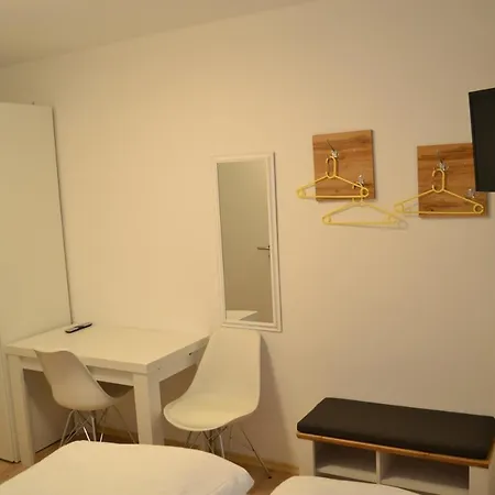 - Platia Hotell