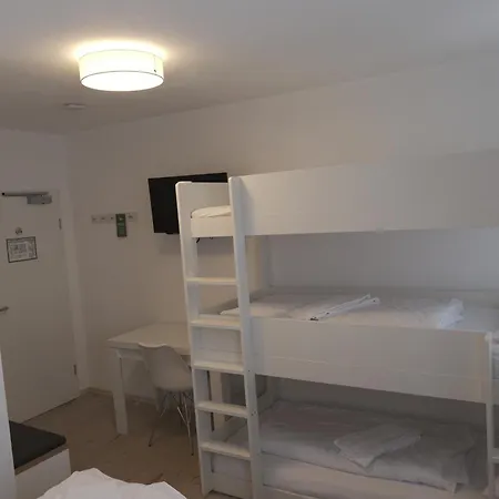 - Platia Hotell