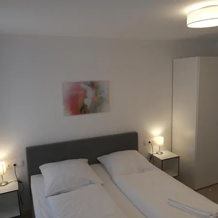 - Platia Hotell