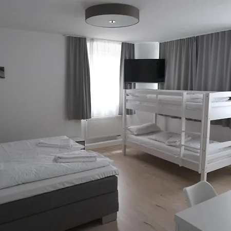 - Platia Hotell